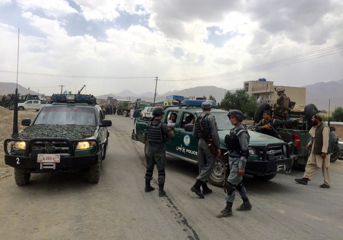 Kabul, kamikaze contro la polizia, 30 morti – Foto Kabul, kamikaze contro la polizia, 30 morti – Foto