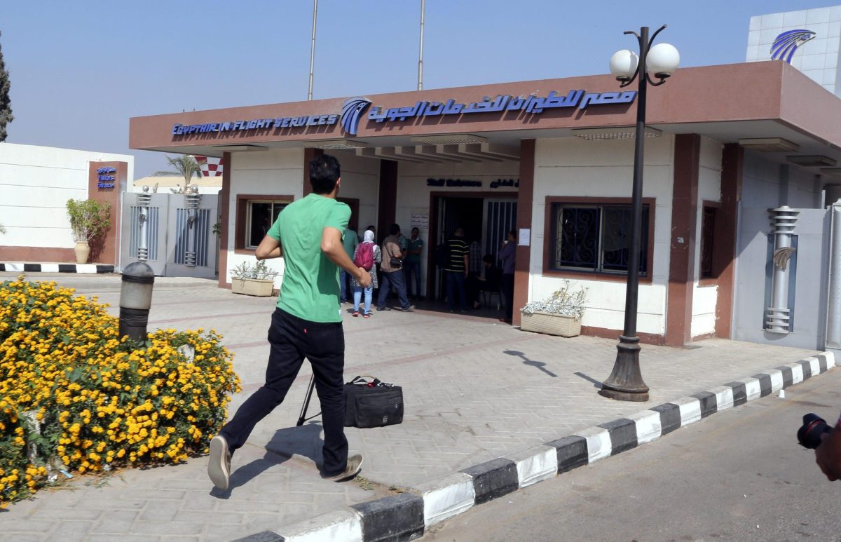 Aereo EgyptAir, confermata la presenza di fumo a bordo  – FOTO