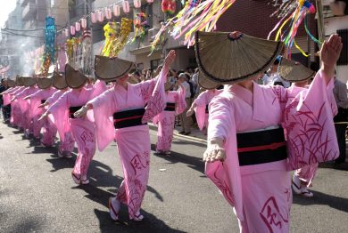 In Giappone è boom di corsi per imparare a camminare sui tacchi