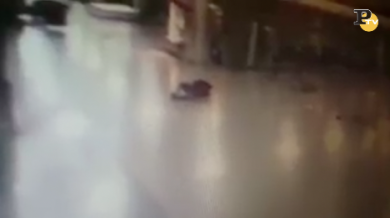 Attentato Istanbul: terrorista si fa esplodere | video
