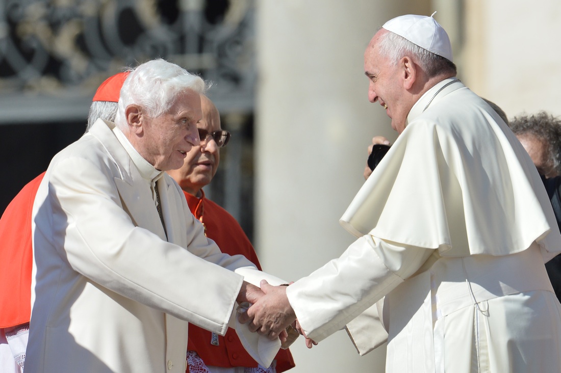 L’omaggio di Papa Francesco a Ratzinger, per i 65 anni di sacerdozio