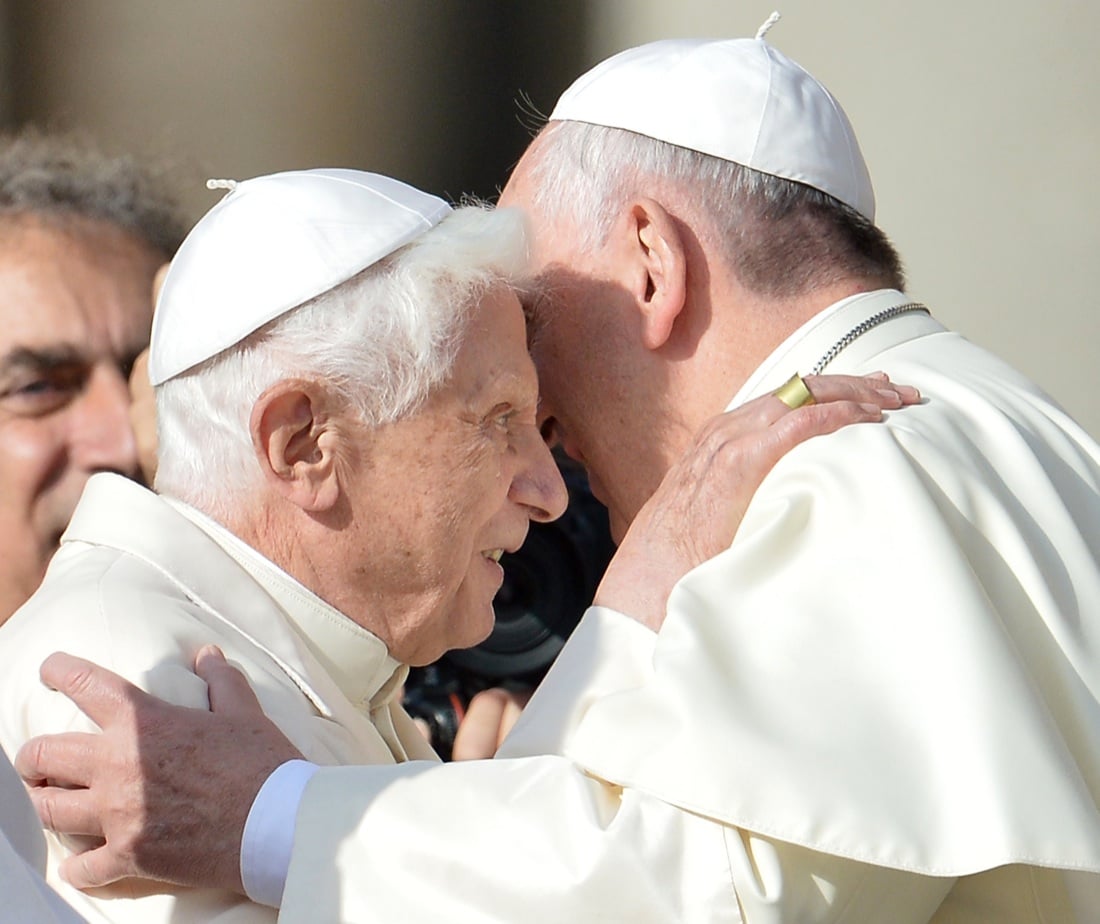L’omaggio di Papa Francesco a Ratzinger, per i 65 anni di sacerdozio