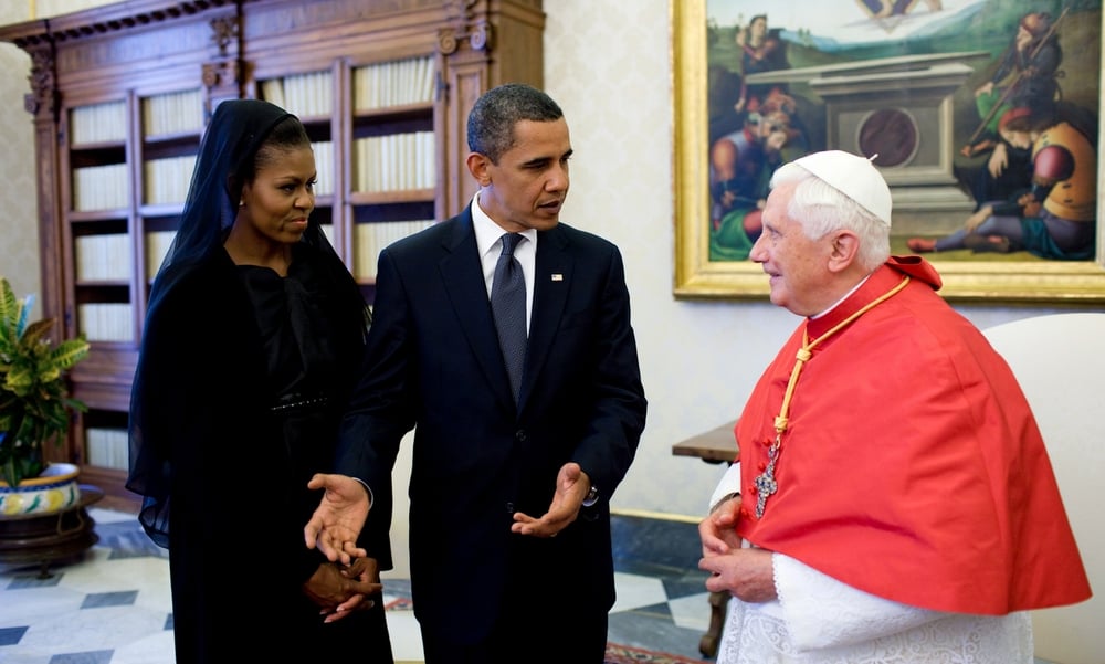 L’omaggio di Papa Francesco a Ratzinger, per i 65 anni di sacerdozio