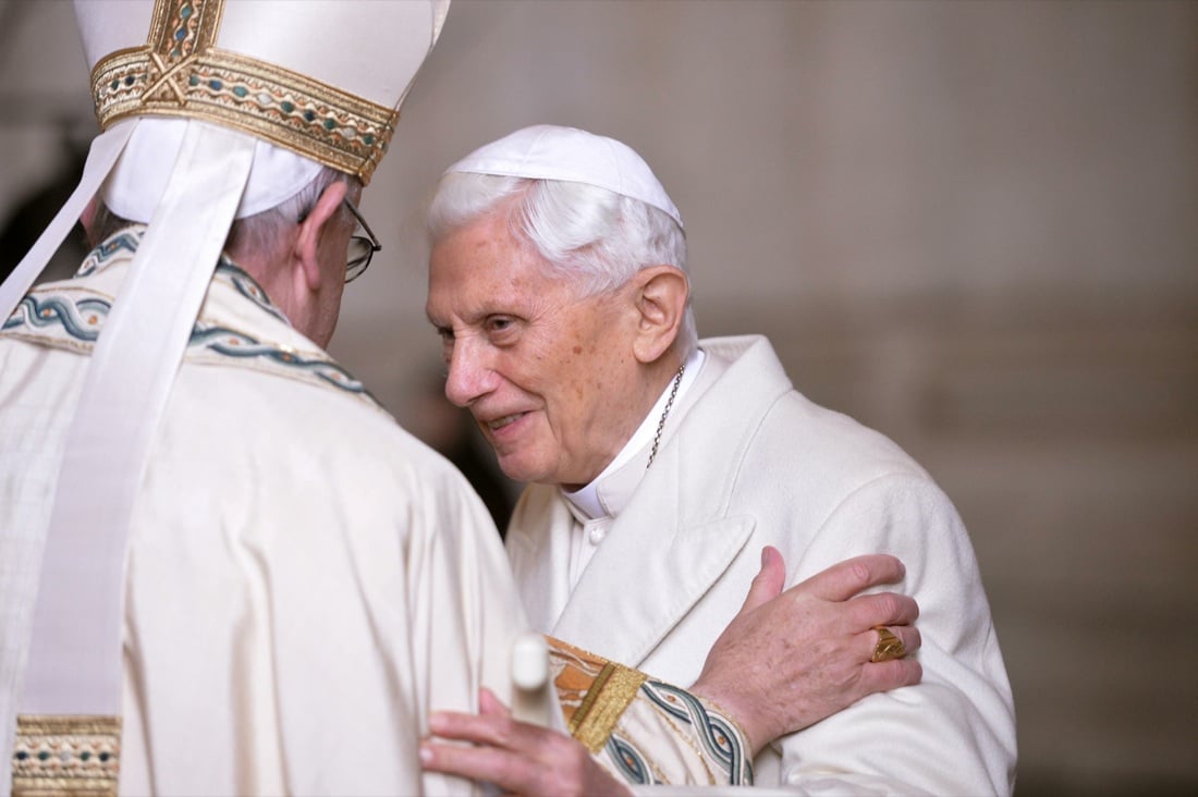 L’omaggio di Papa Francesco a Ratzinger, per i 65 anni di sacerdozio