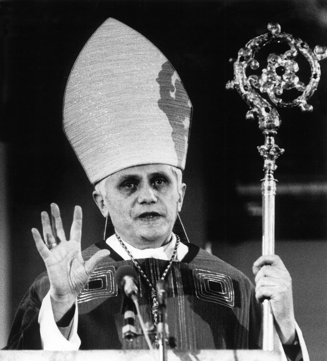 L’omaggio di Papa Francesco a Ratzinger, per i 65 anni di sacerdozio
