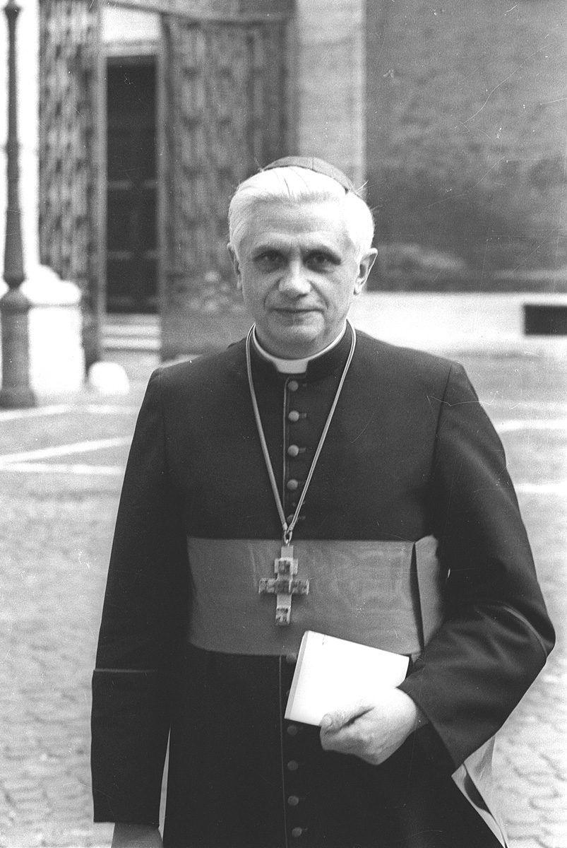 L’omaggio di Papa Francesco a Ratzinger, per i 65 anni di sacerdozio