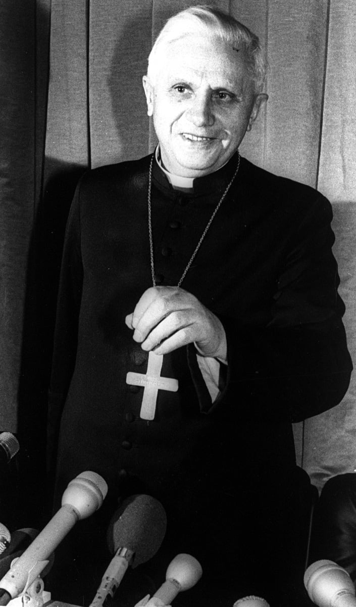 L’omaggio di Papa Francesco a Ratzinger, per i 65 anni di sacerdozio