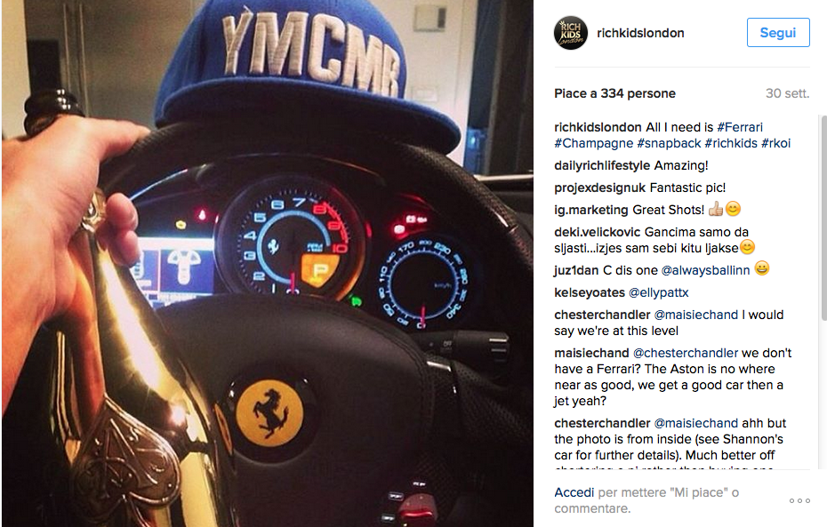 #RichKids, la nuova moda dei giovani ricchi è gettare lo champagne in acqua #RichKids, la nuova moda dei giovani ricchi è gettare lo champagne in acqua