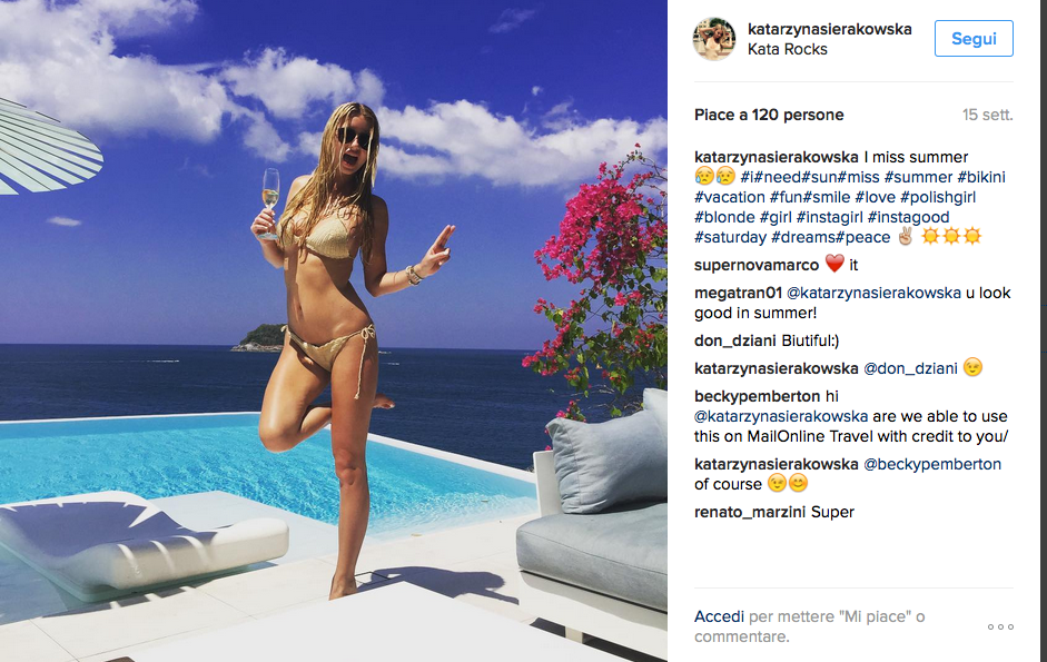 #RichKids, la nuova moda dei giovani ricchi è gettare lo champagne in acqua #RichKids, la nuova moda dei giovani ricchi è gettare lo champagne in acqua