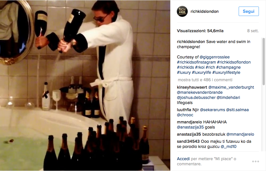#RichKids, la nuova moda dei giovani ricchi è gettare lo champagne in acqua #RichKids, la nuova moda dei giovani ricchi è gettare lo champagne in acqua