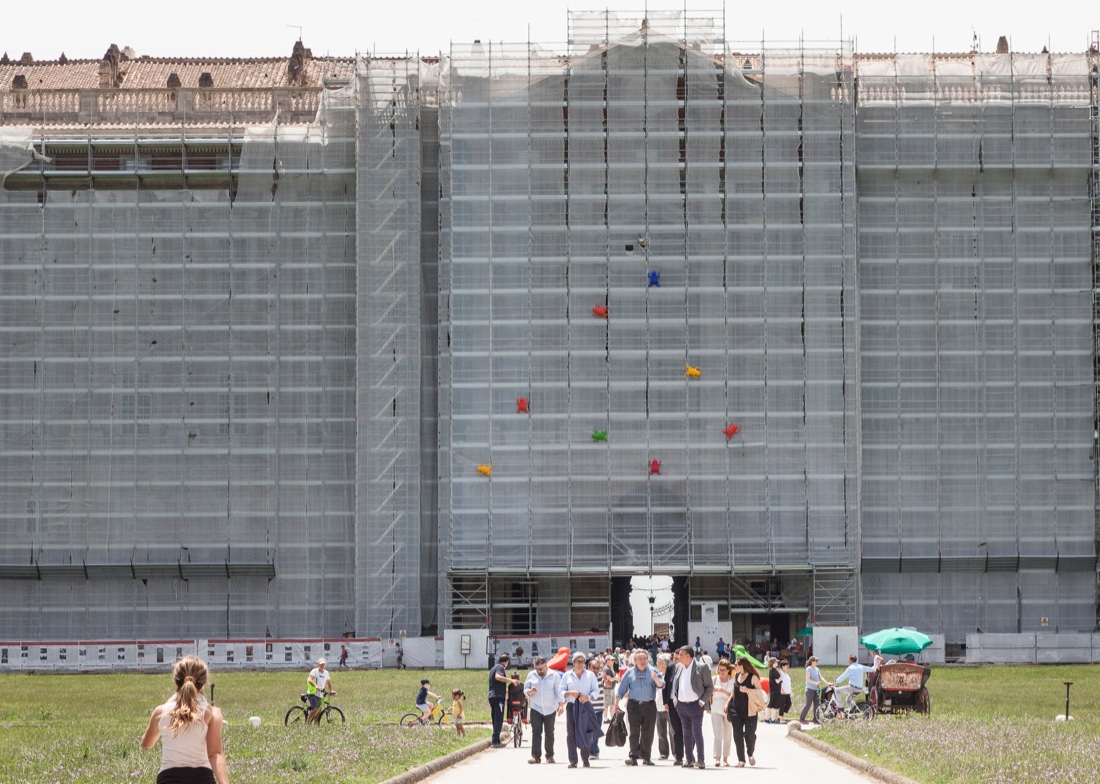 La Cracking Art colora la Reggia di Caserta La Cracking Art colora la Reggia di Caserta
