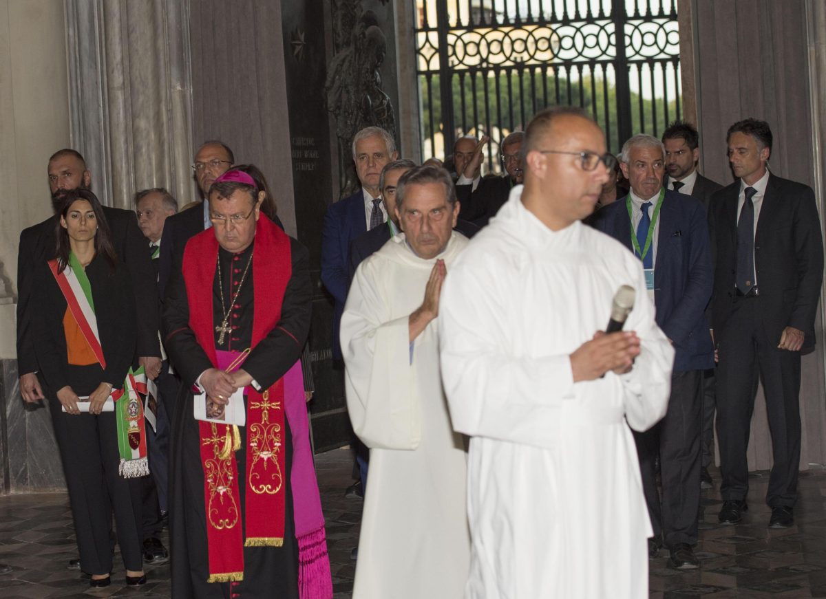 Galleria foto 'Virginia Raggi: primo giorno da sindaco di Roma' - foto 2