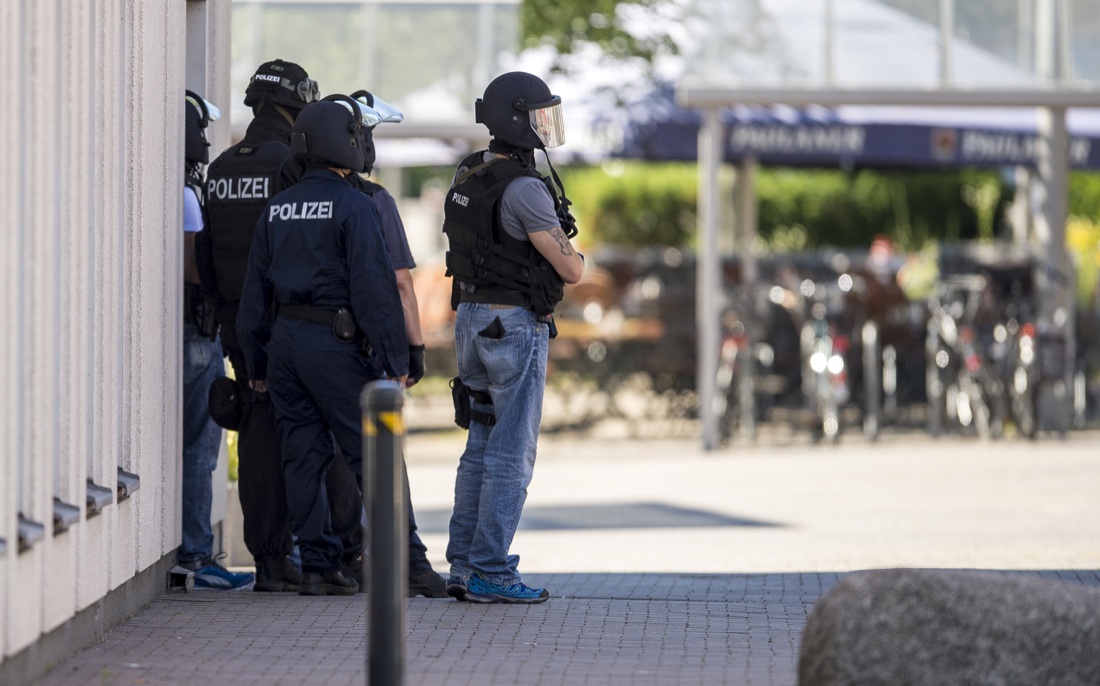 Germania: un uomo apre il fuoco in un cinema – Foto Germania: un uomo apre il fuoco in un cinema – Foto
