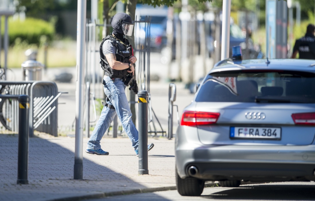 Germania: un uomo apre il fuoco in un cinema – Foto Germania: un uomo apre il fuoco in un cinema – Foto