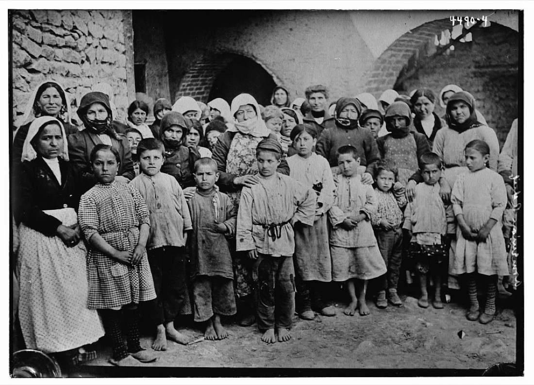 Il genocidio degli Armeni, il popolo che oggi accoglie la visita del Papa