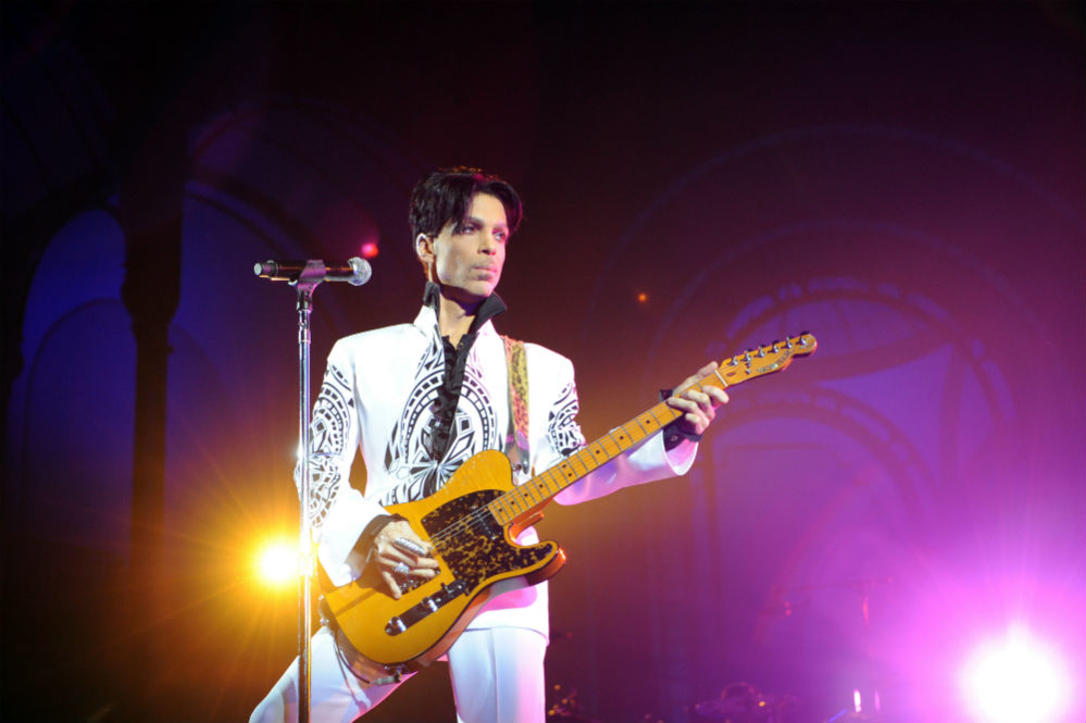 Prince: il malore in aereo poco prima della morte – Le foto del mito Prince: il malore in aereo poco prima della morte – Le foto del mito