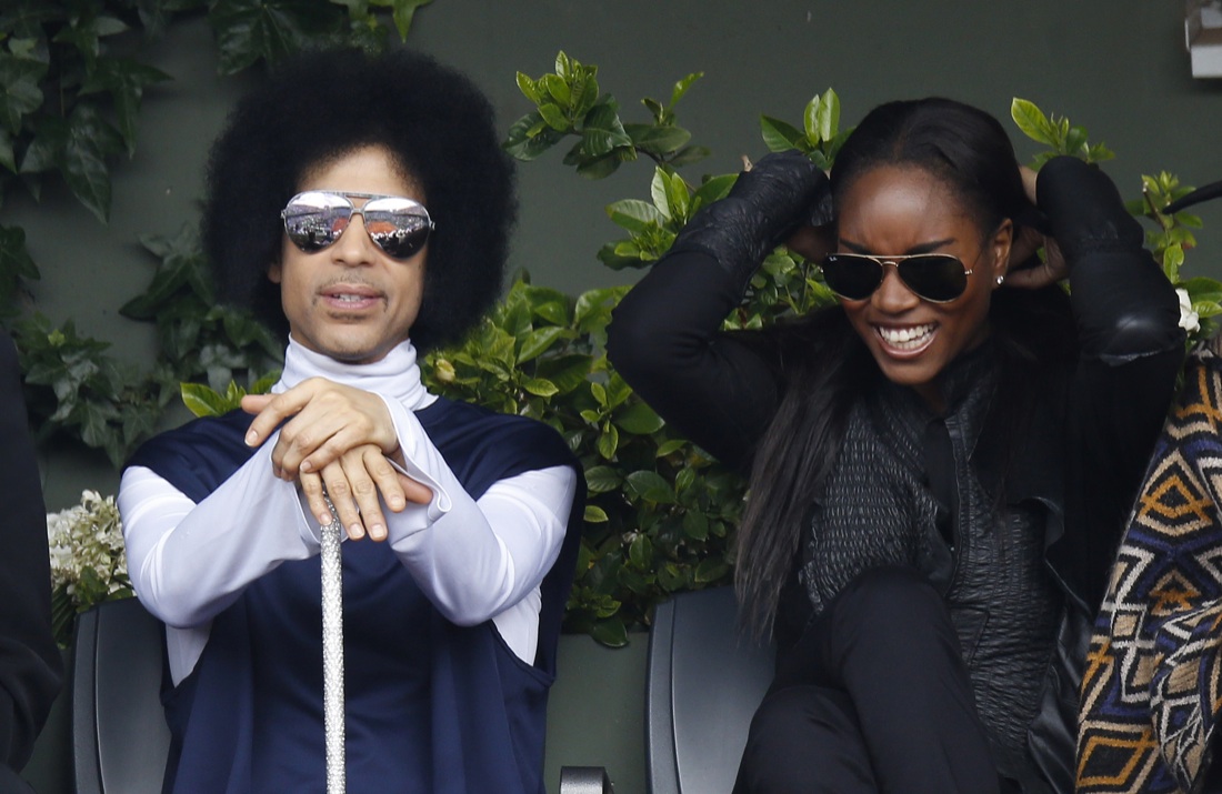 Prince: il malore in aereo poco prima della morte – Le foto del mito Prince: il malore in aereo poco prima della morte – Le foto del mito