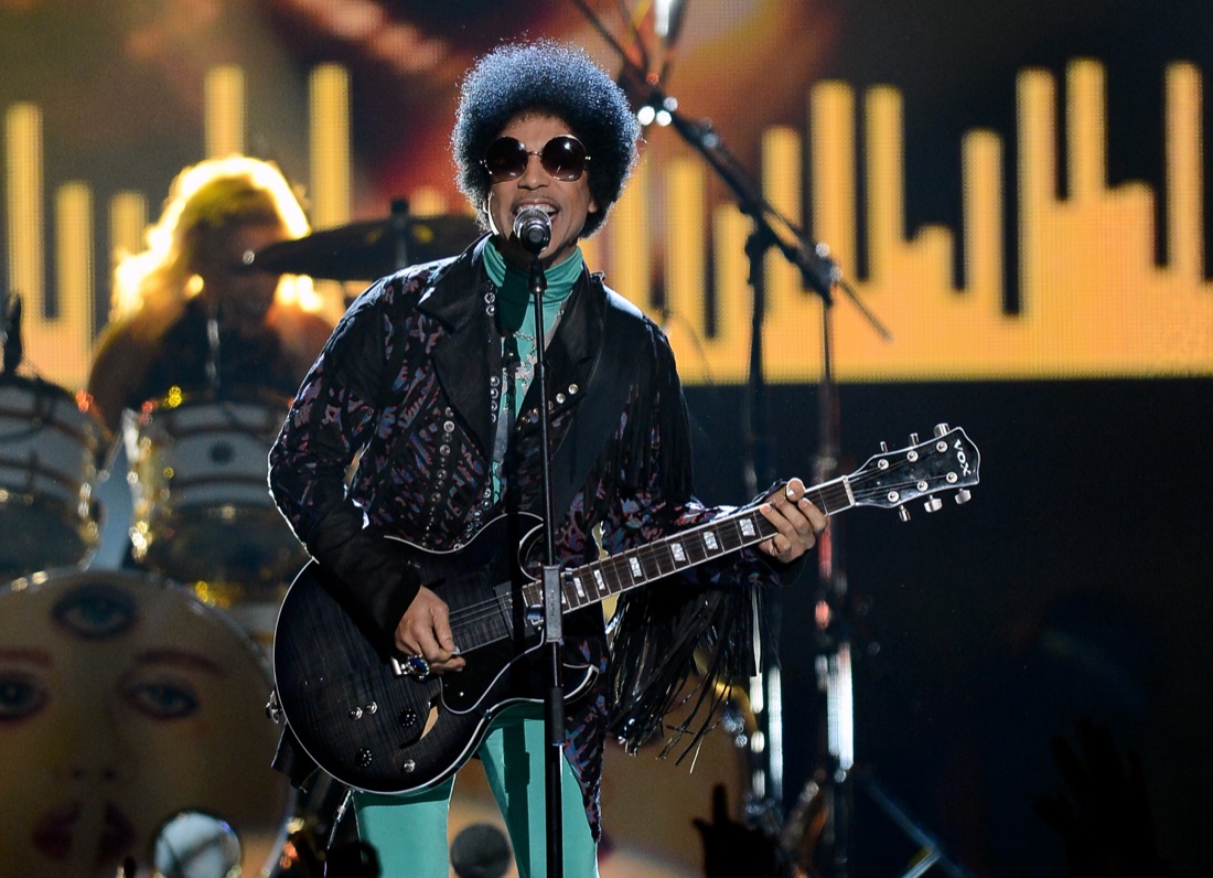 Prince: il malore in aereo poco prima della morte – Le foto del mito Prince: il malore in aereo poco prima della morte – Le foto del mito