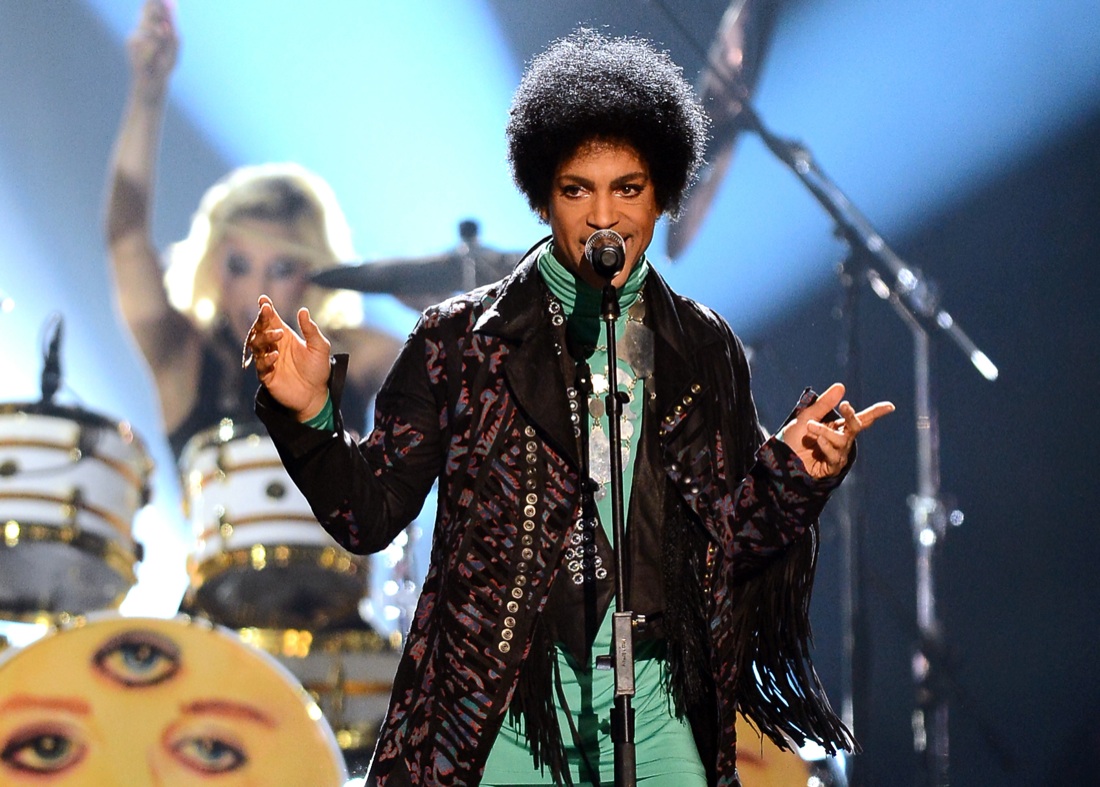Prince: il malore in aereo poco prima della morte – Le foto del mito