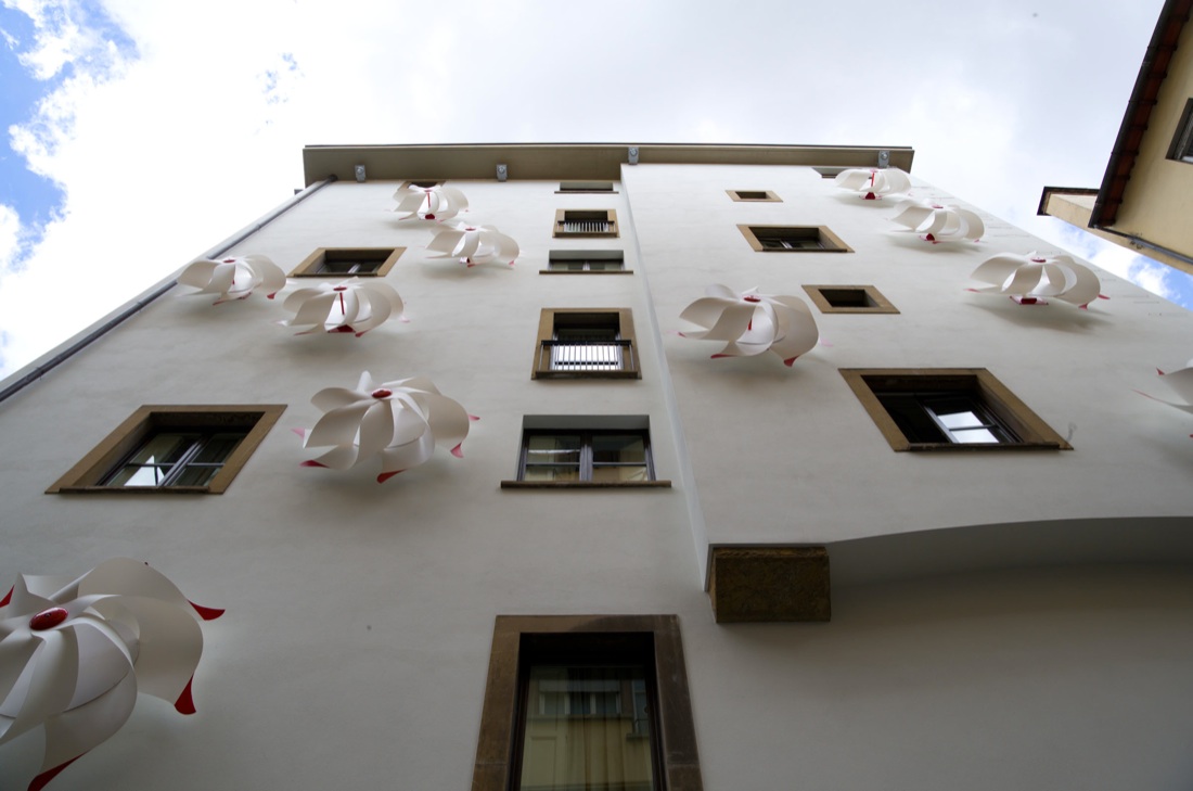 Simone D’Auria. Wow, la girandola delle energie Simone D’Auria. Wow, la girandola delle energie