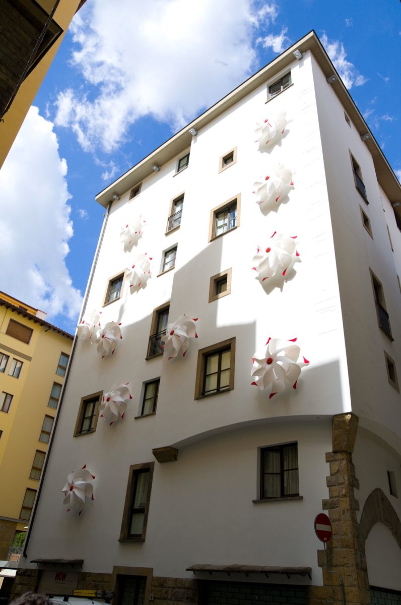 Simone D’Auria. Wow, la girandola delle energie Simone D’Auria. Wow, la girandola delle energie