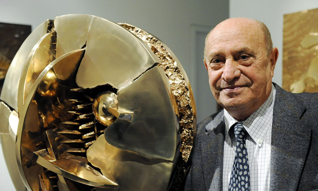 Arnaldo Pomodoro compie 90 anni: le foto delle sue sculture dorate Arnaldo Pomodoro compie 90 anni: le foto delle sue sculture dorate