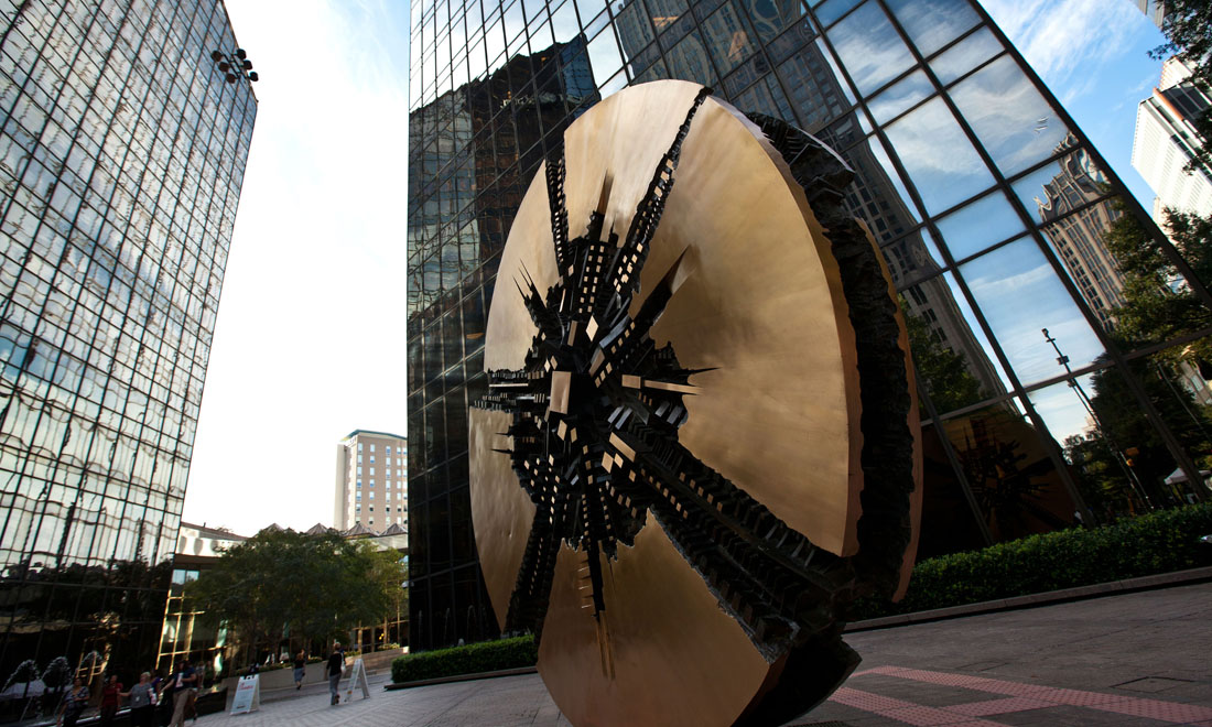 Arnaldo Pomodoro compie 90 anni: le foto delle sue sculture dorate Arnaldo Pomodoro compie 90 anni: le foto delle sue sculture dorate
