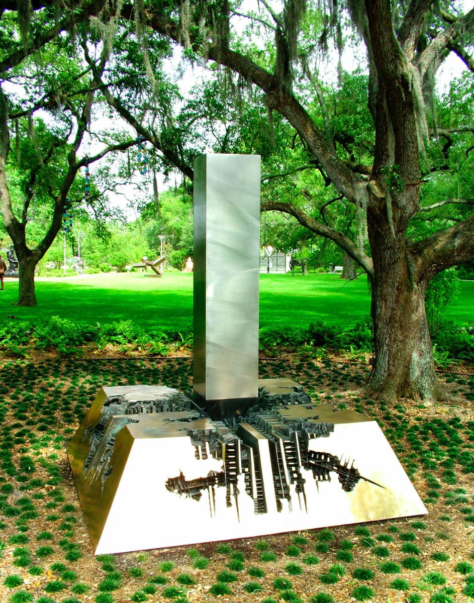 Arnaldo Pomodoro compie 90 anni: le foto delle sue sculture dorate Arnaldo Pomodoro compie 90 anni: le foto delle sue sculture dorate