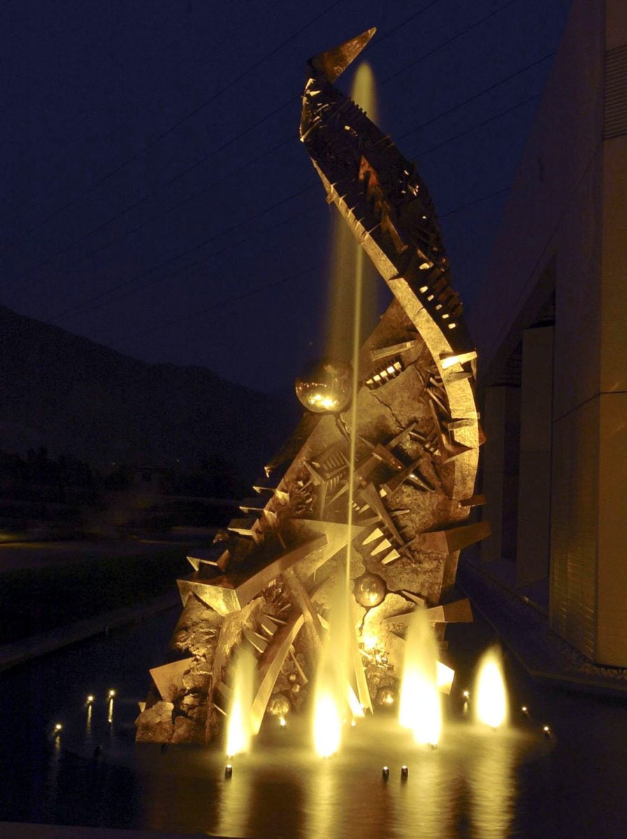 Arnaldo Pomodoro compie 90 anni: le foto delle sue sculture dorate Arnaldo Pomodoro compie 90 anni: le foto delle sue sculture dorate