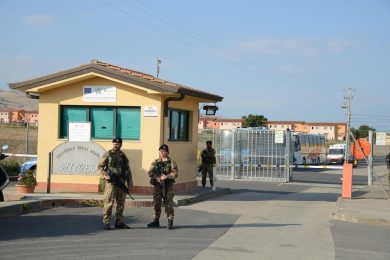 Migranti, la truffa milionaria del Cara di Mineo