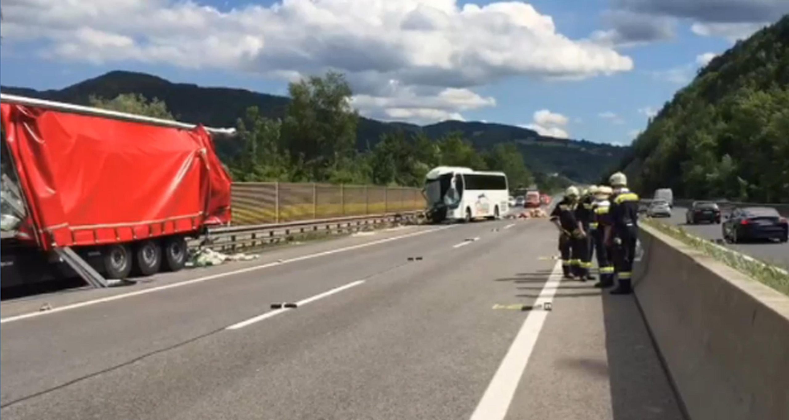 Austria incidente a un pullman di pellegrini: 46 italiani feriti Austria incidente a un pullman di pellegrini: 46 italiani feriti