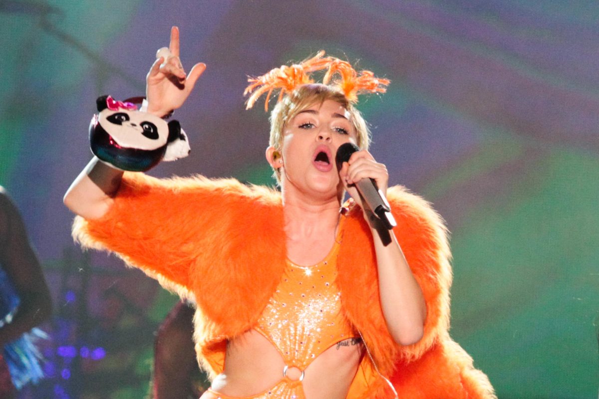 Galleria foto 'Miley Cyrus, dichiarazione d’amore social a Liam Hemsworth' - foto 13