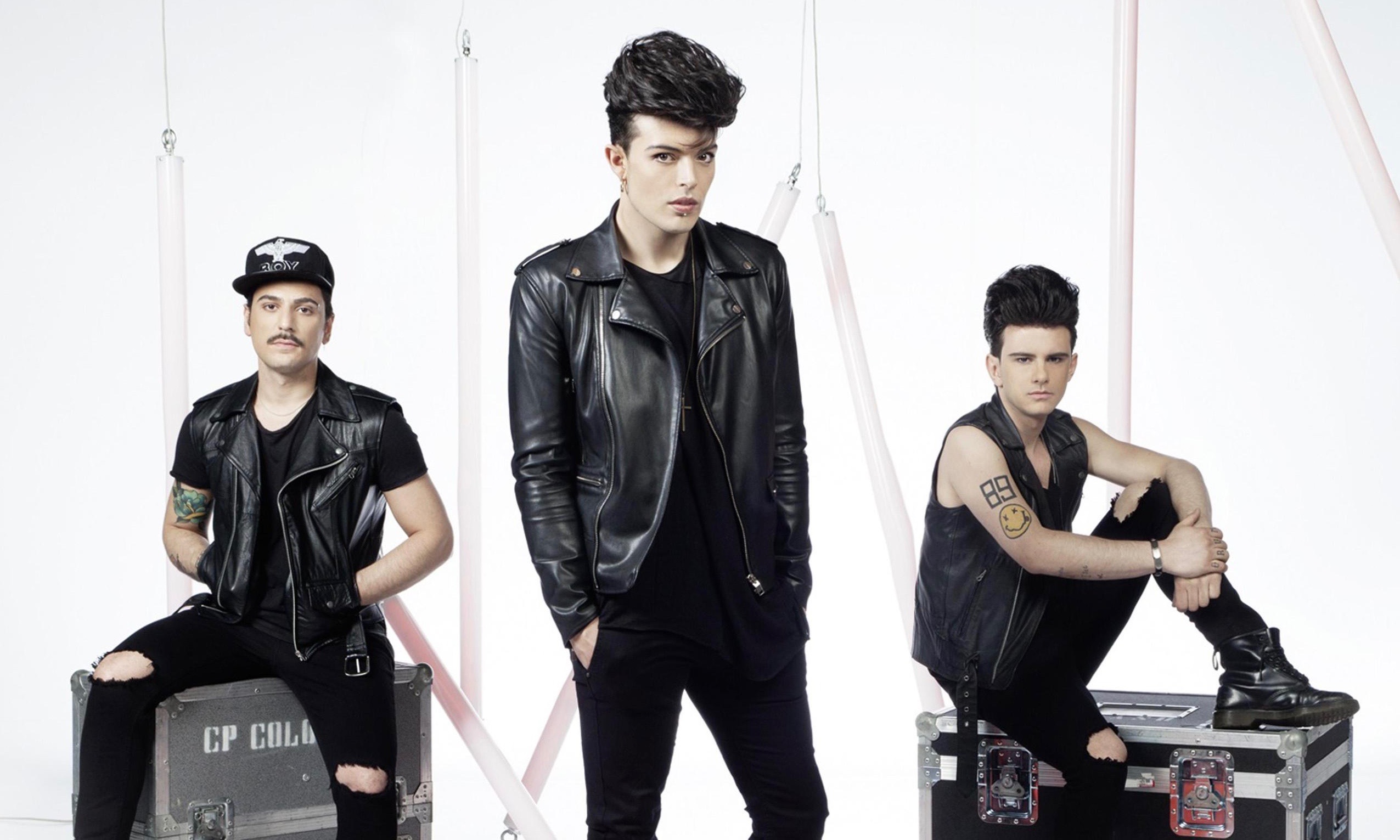 The Kolors: Stash sputa sulla telecamera e rifiuta l’MTV Award (Video) The Kolors: Stash sputa sulla telecamera e rifiuta l’MTV Award (Video)