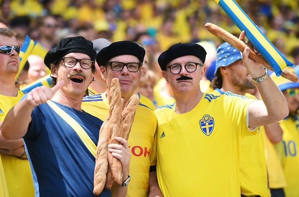 Euro 2016: Italia-Svezia, lo spettacolo dei tifosi a Tolosa Euro 2016: Italia-Svezia, lo spettacolo dei tifosi a Tolosa