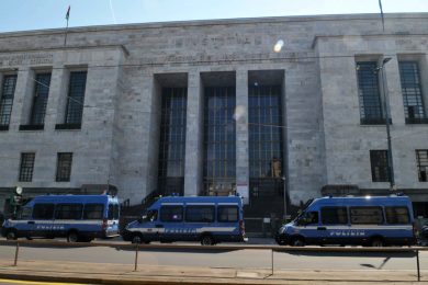 Ha mentito: non è un profugo. Ma può restare