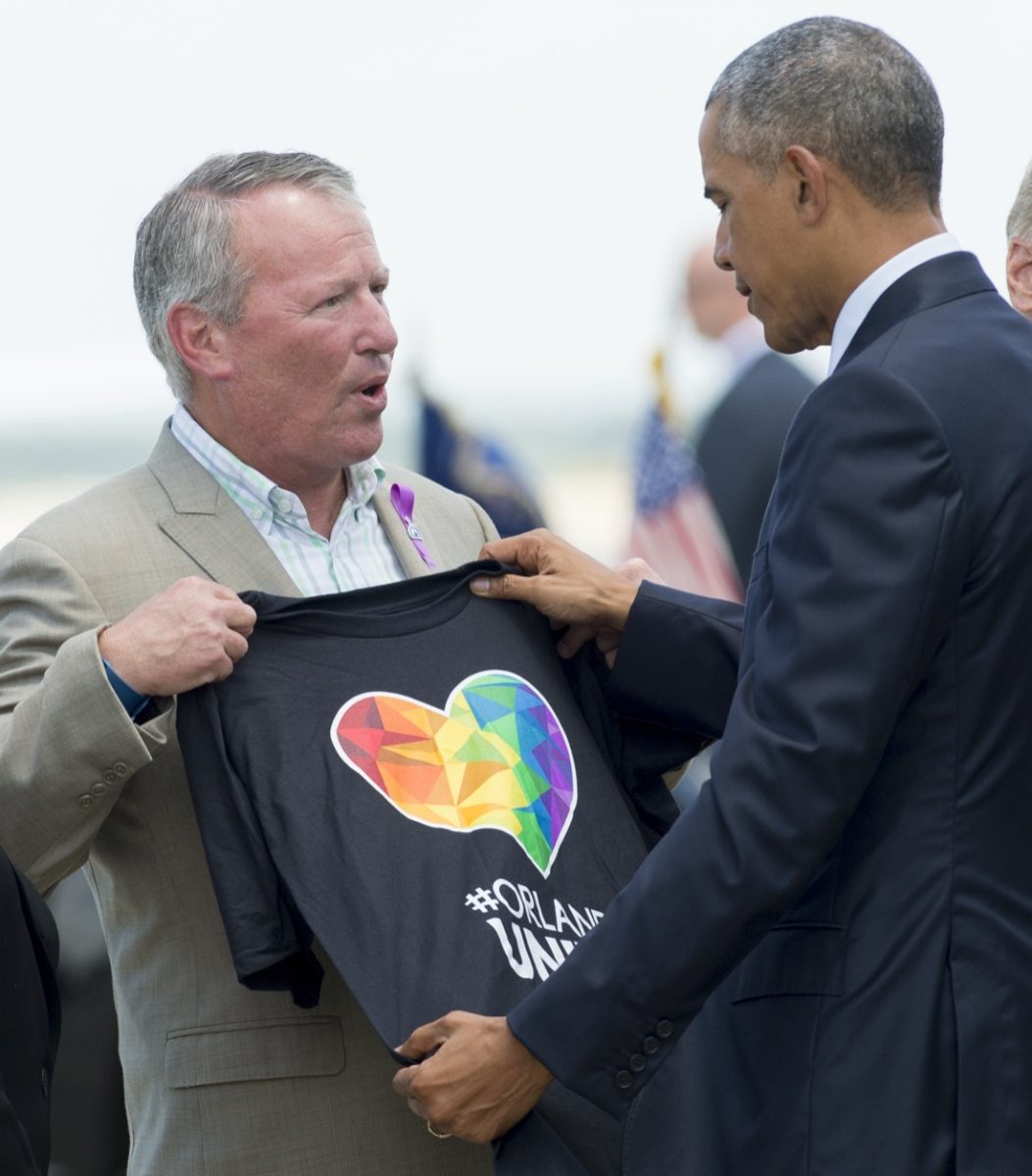 Strage di Orlando: l’abbraccio di Obama alle famiglie Strage di Orlando: l’abbraccio di Obama alle famiglie