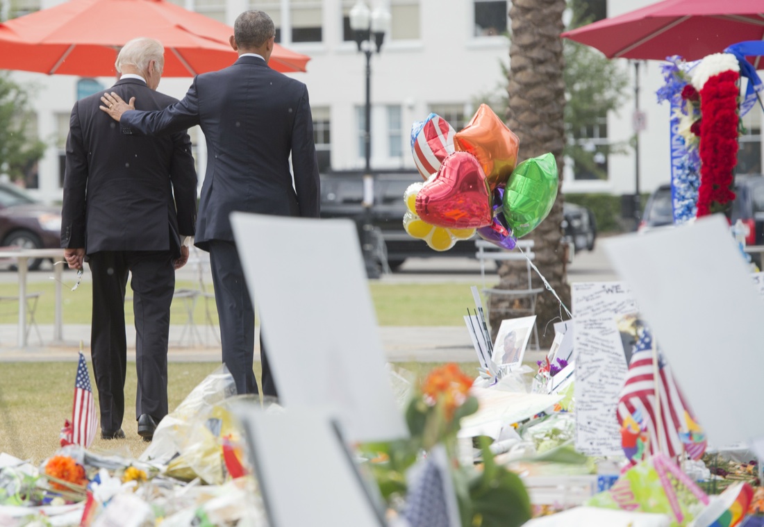 Strage di Orlando: l’abbraccio di Obama alle famiglie Strage di Orlando: l’abbraccio di Obama alle famiglie