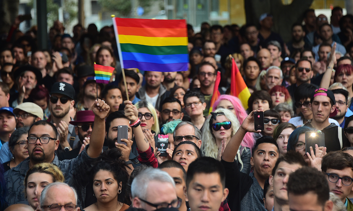 Strage di Orlando: l’abbraccio di Obama alle famiglie Strage di Orlando: l’abbraccio di Obama alle famiglie