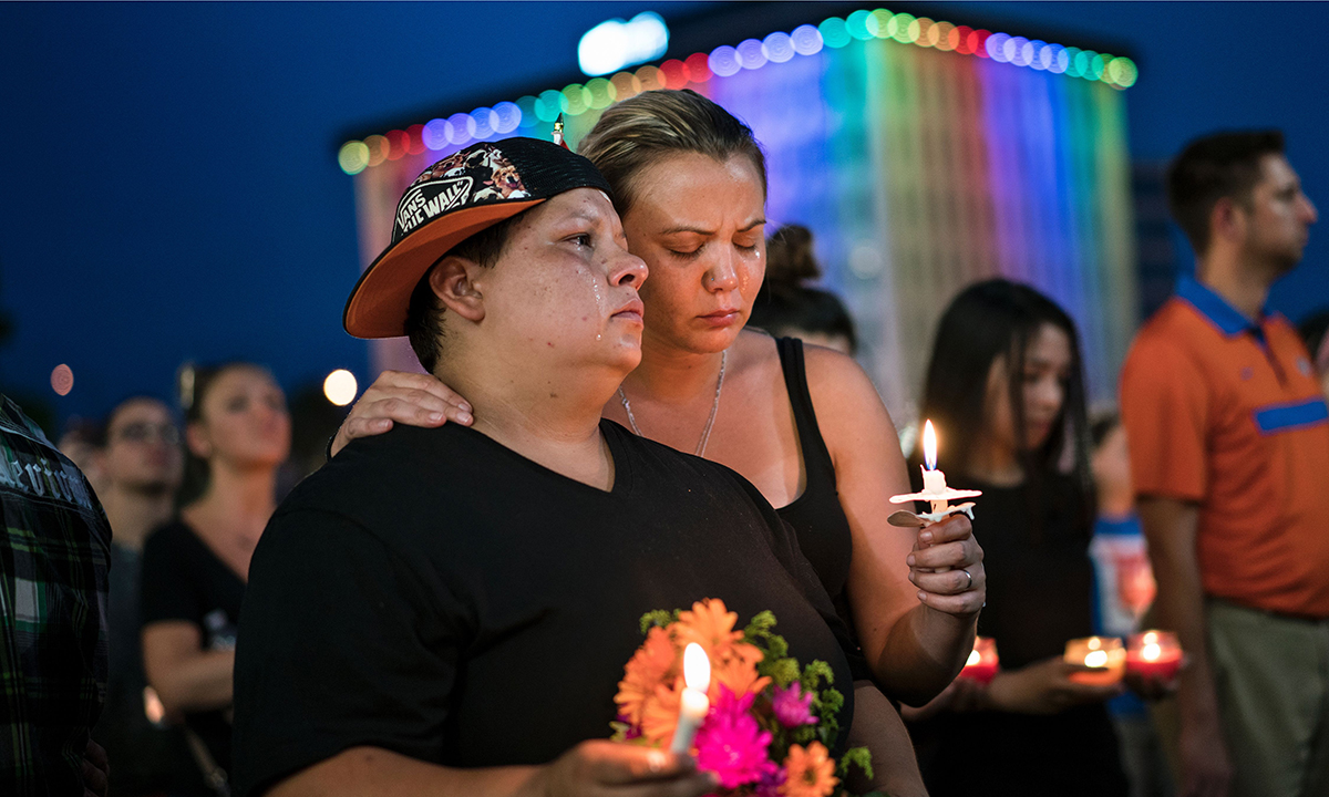 Strage di Orlando: l’abbraccio di Obama alle famiglie Strage di Orlando: l’abbraccio di Obama alle famiglie