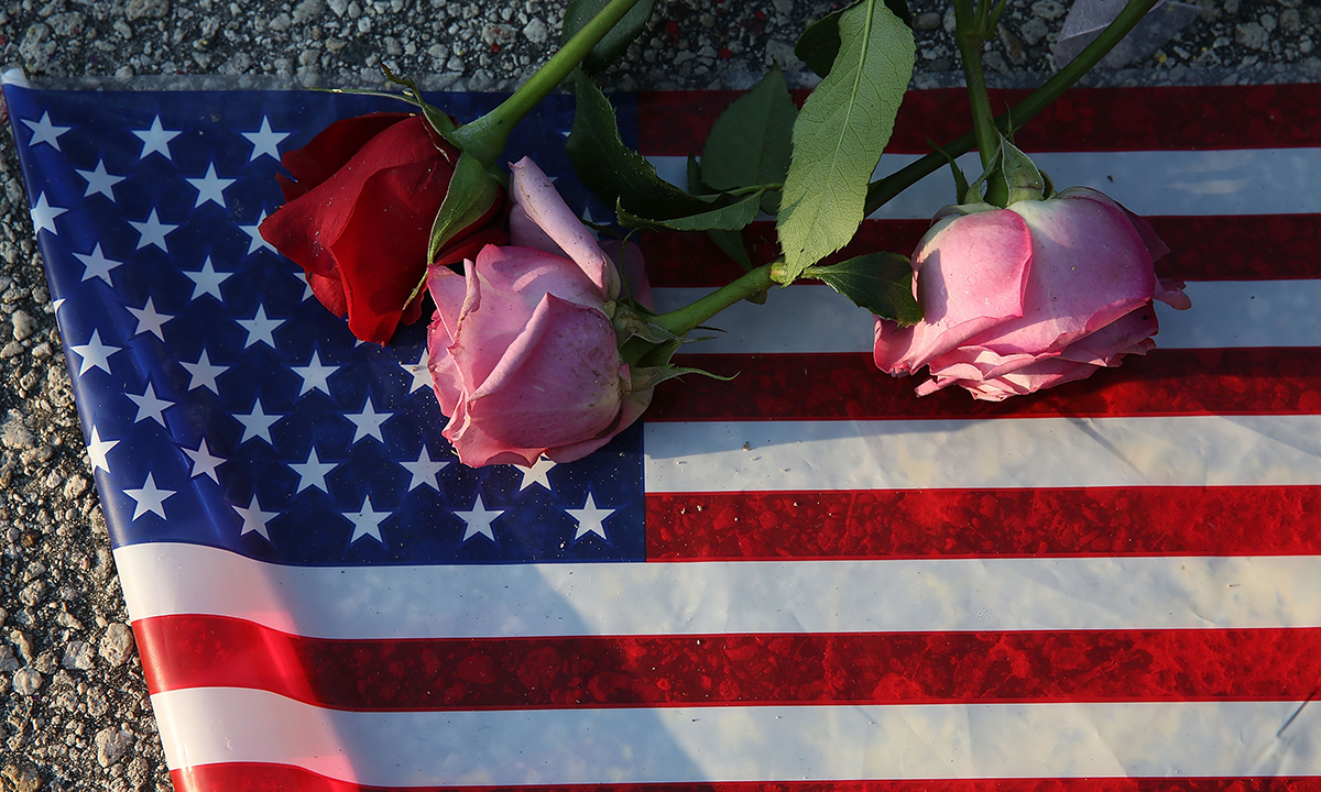 Strage di Orlando: l’abbraccio di Obama alle famiglie Strage di Orlando: l’abbraccio di Obama alle famiglie