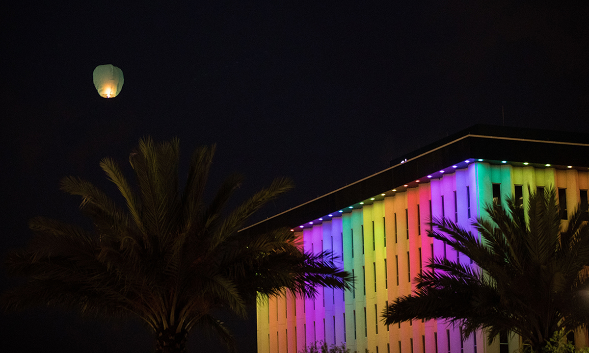 Strage di Orlando: l’abbraccio di Obama alle famiglie Strage di Orlando: l’abbraccio di Obama alle famiglie