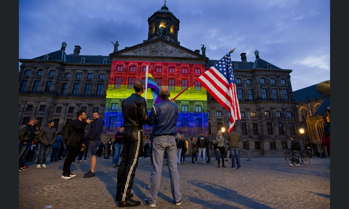 Strage di Orlando: l’abbraccio di Obama alle famiglie Strage di Orlando: l’abbraccio di Obama alle famiglie