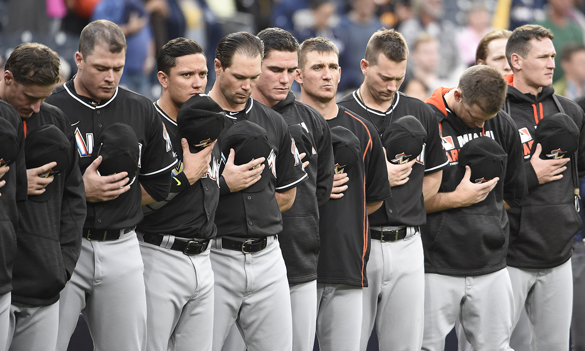 Strage di Orlando: l’abbraccio di Obama alle famiglie Strage di Orlando: l’abbraccio di Obama alle famiglie