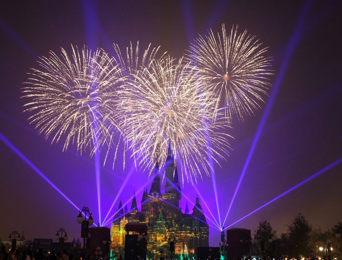 Shanghai, inaugurato il nuovo Disneyland cinese – FOTO