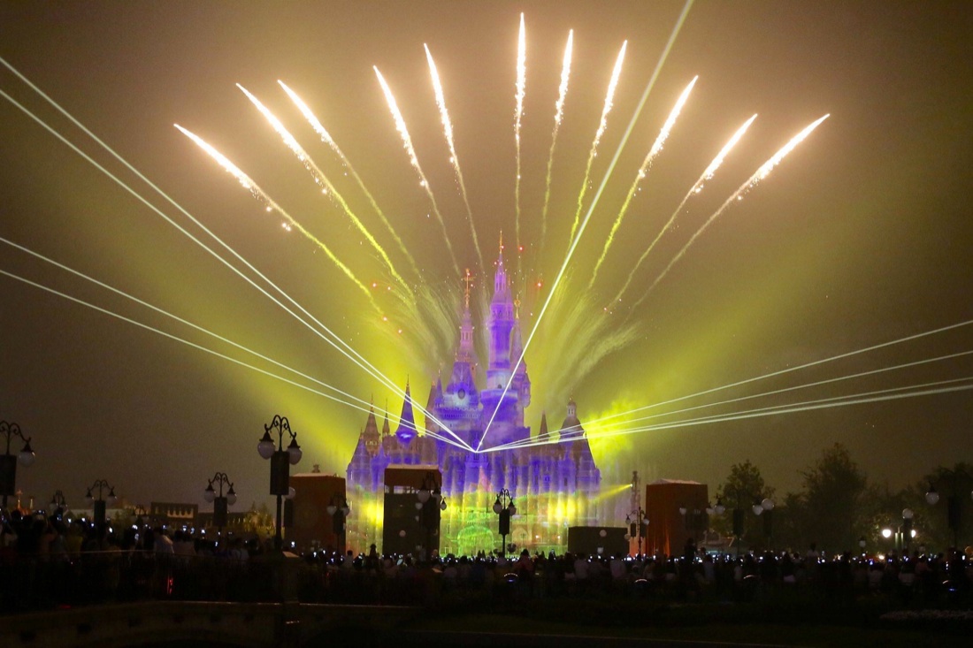 Shanghai, inaugurato il nuovo Disneyland cinese – FOTO