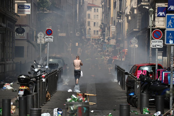 Violenze Euro 2016: 3 hooligans russi condannati in Francia, altri 20 espulsi Violenze Euro 2016: 3 hooligans russi condannati in Francia, altri 20 espulsi