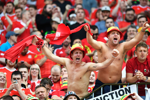 Euro 2016: Galles-Inghilterra, lo spettacolo dei tifosi – fotogallery