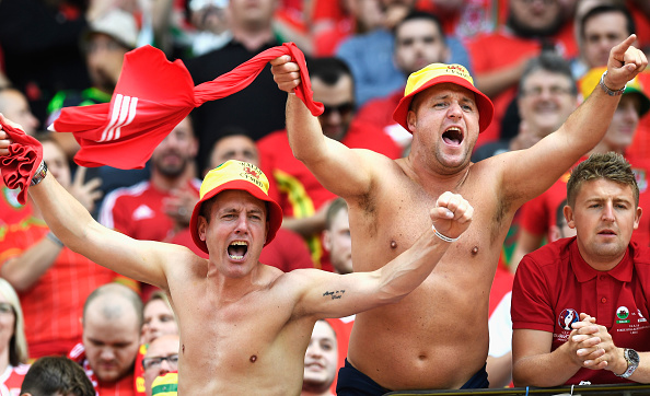Euro 2016: Galles-Inghilterra, lo spettacolo dei tifosi – fotogallery