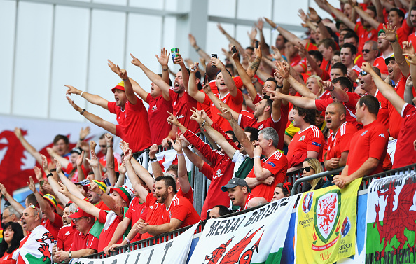 Euro 2016: Galles-Inghilterra, lo spettacolo dei tifosi – fotogallery