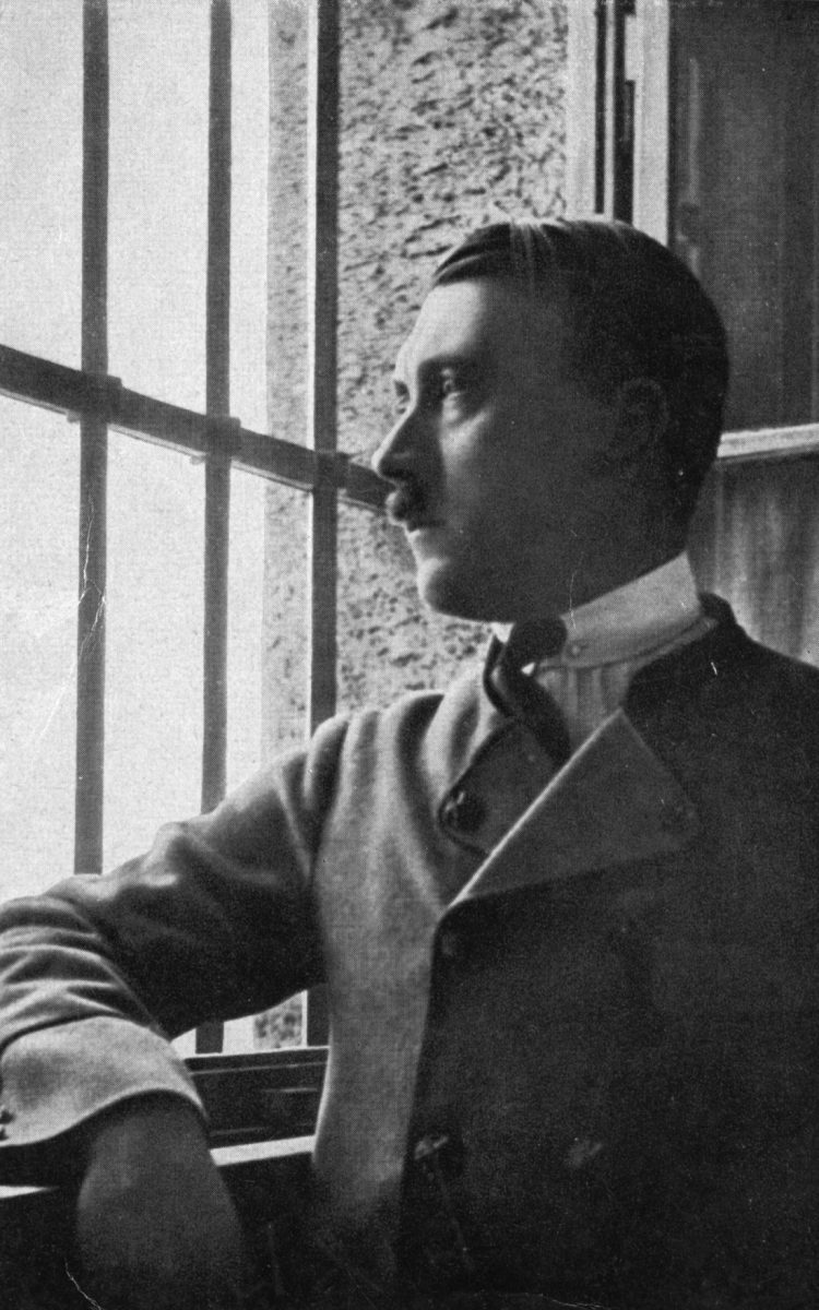 Hitler, Il “Mein Kampf” e gli anni di Weimar (1918-1933) – Foto Hitler, Il “Mein Kampf” e gli anni di Weimar (1918-1933) – Foto